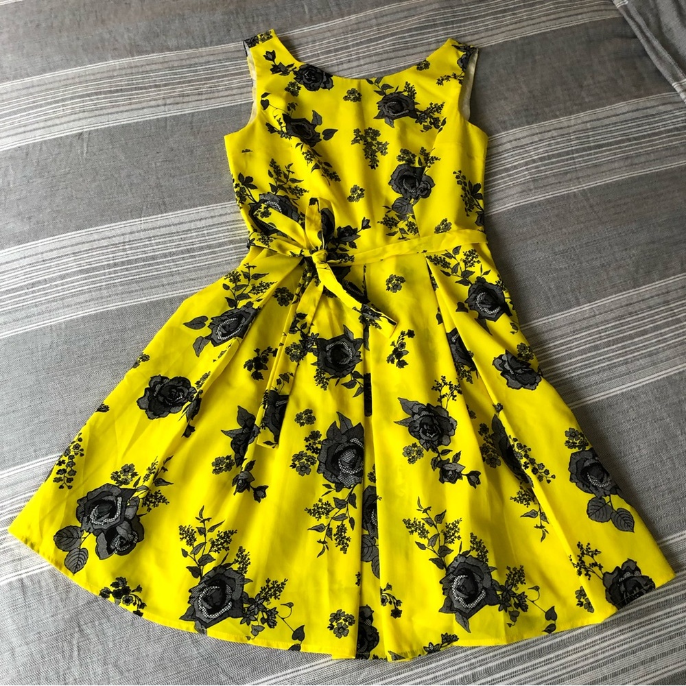 NEW Suzy Shier A Line Floral Dress